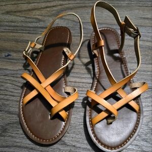 Universal Thread Sandals